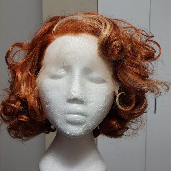 Lacefront short synthetic wig - Picture 2 of 5